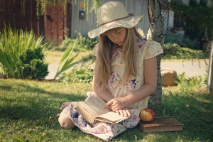 girl-reading 1423501_960_720